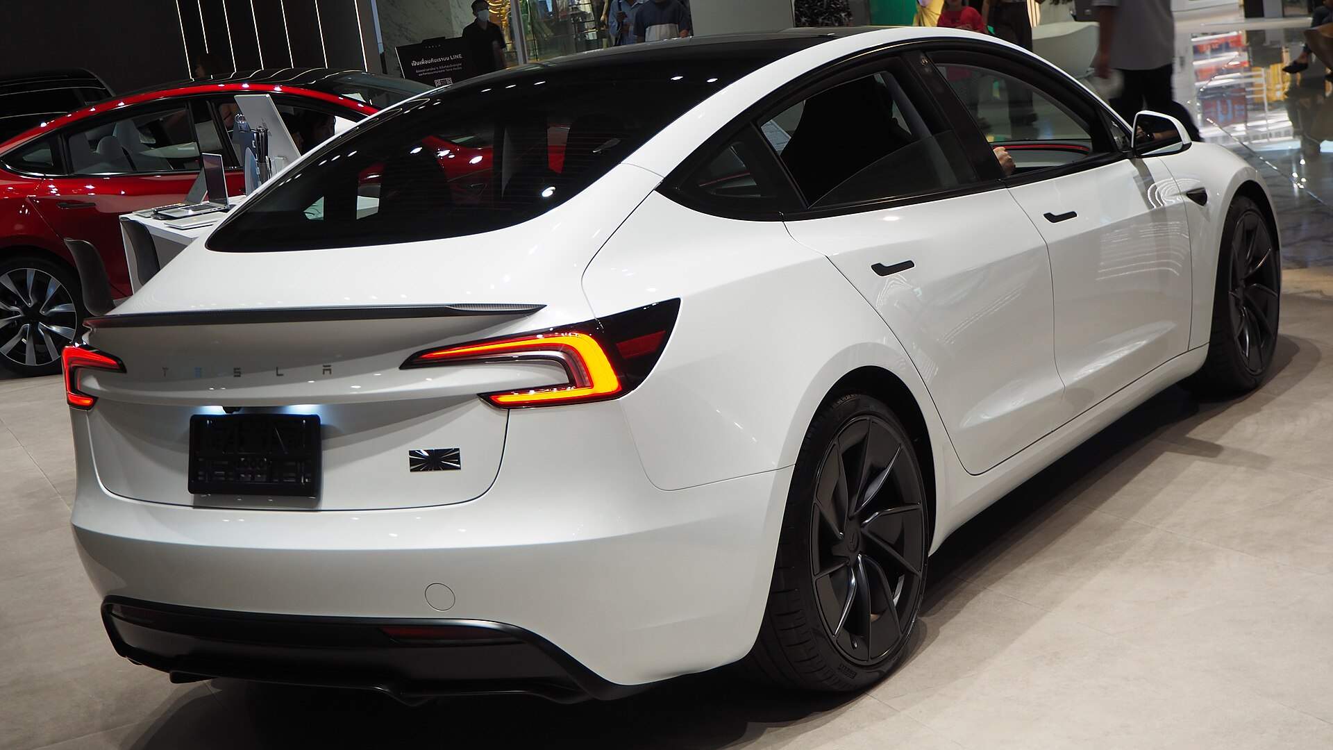特斯拉Model 3焕新版尾部,2026年加拿大售价39490加元起