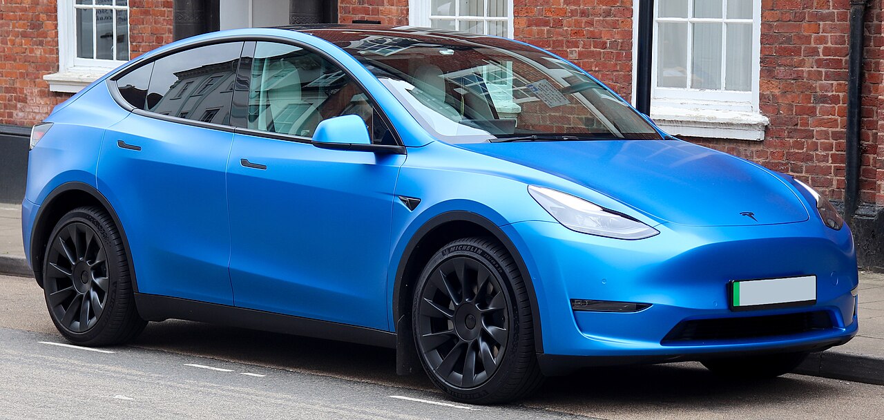 2022老款特斯拉Model Y Long Range AWD,分体式大灯造型