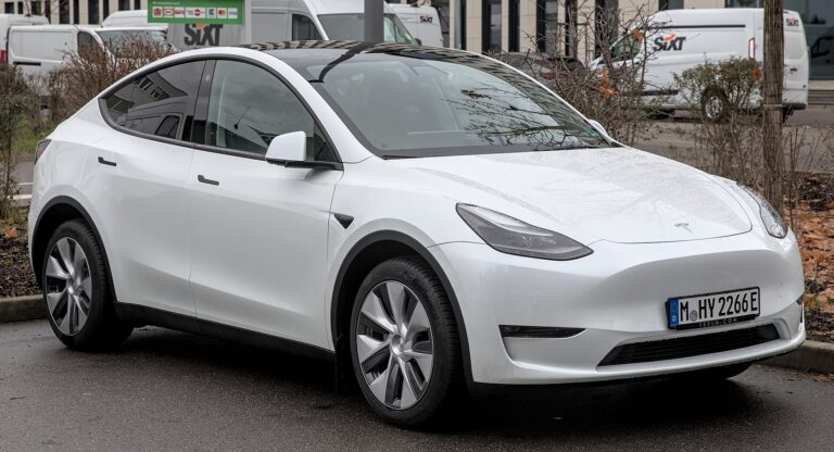 Ottawa Tesla Buying Guide 2026: Prices, Rebates, Charging & Winter