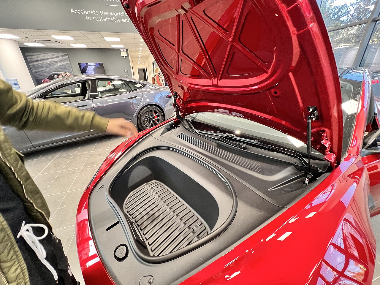 特斯拉Model 3前备箱frunk储物空间