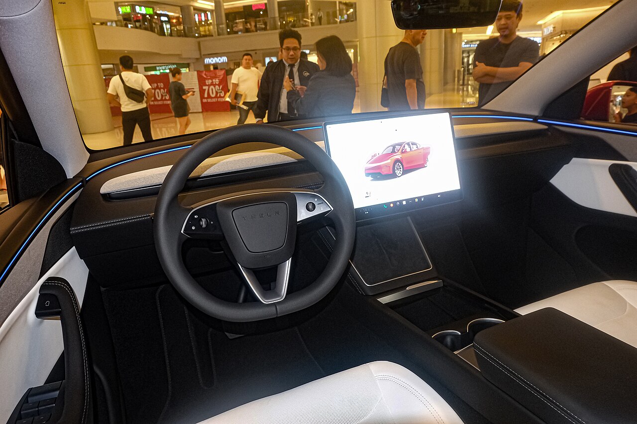 tesla-model-y-first-week-delivery 特斯拉Model Y焕新版白色车身外观,新车提车第一周上手指南配图