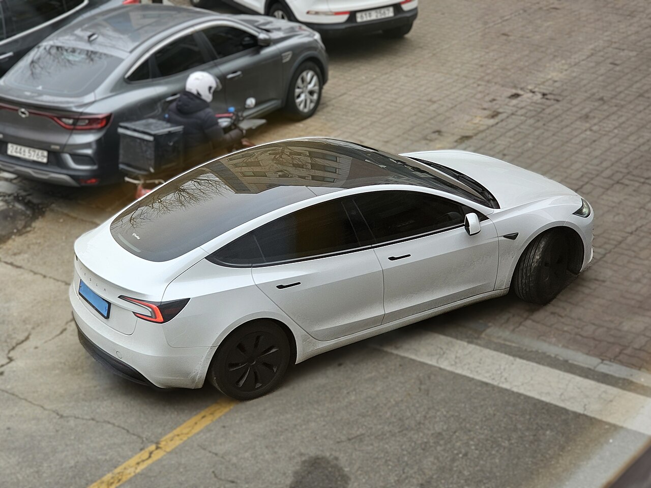 珍珠白 Pearl White Multi-Coat 特斯拉焕新版 Model 3 Highland 侧面实拍