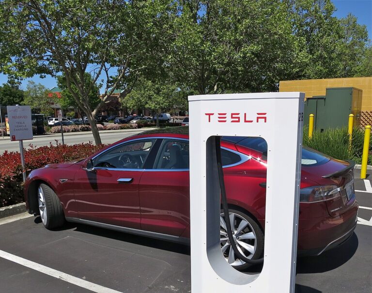 Tesla Supercharger Idle Fees and Congestion Fees: How to Avoid Them (2026)