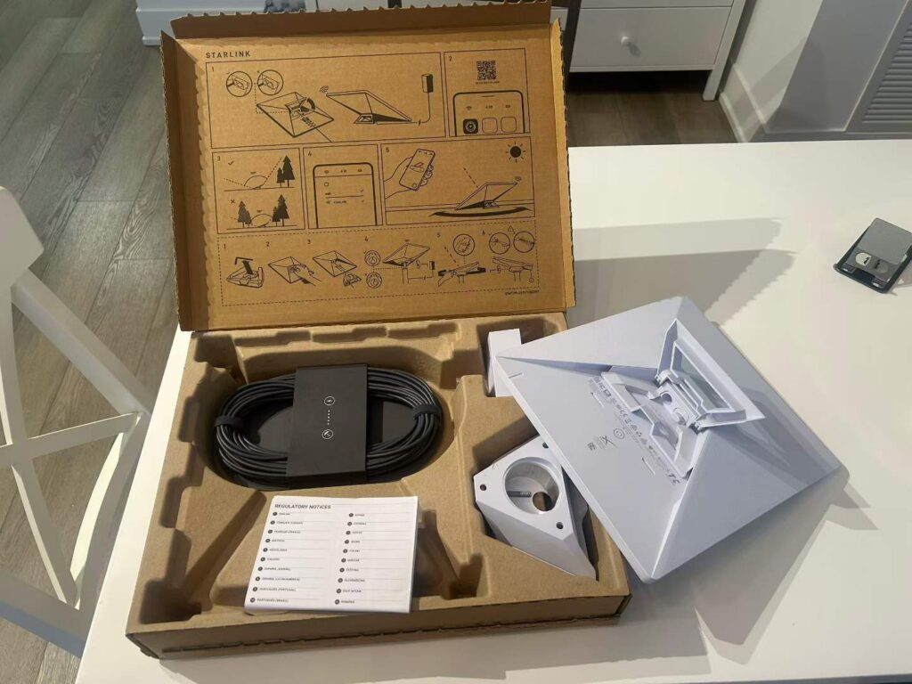 星链 Mini 开箱：包装盒内的线缆、支架、电源与天线