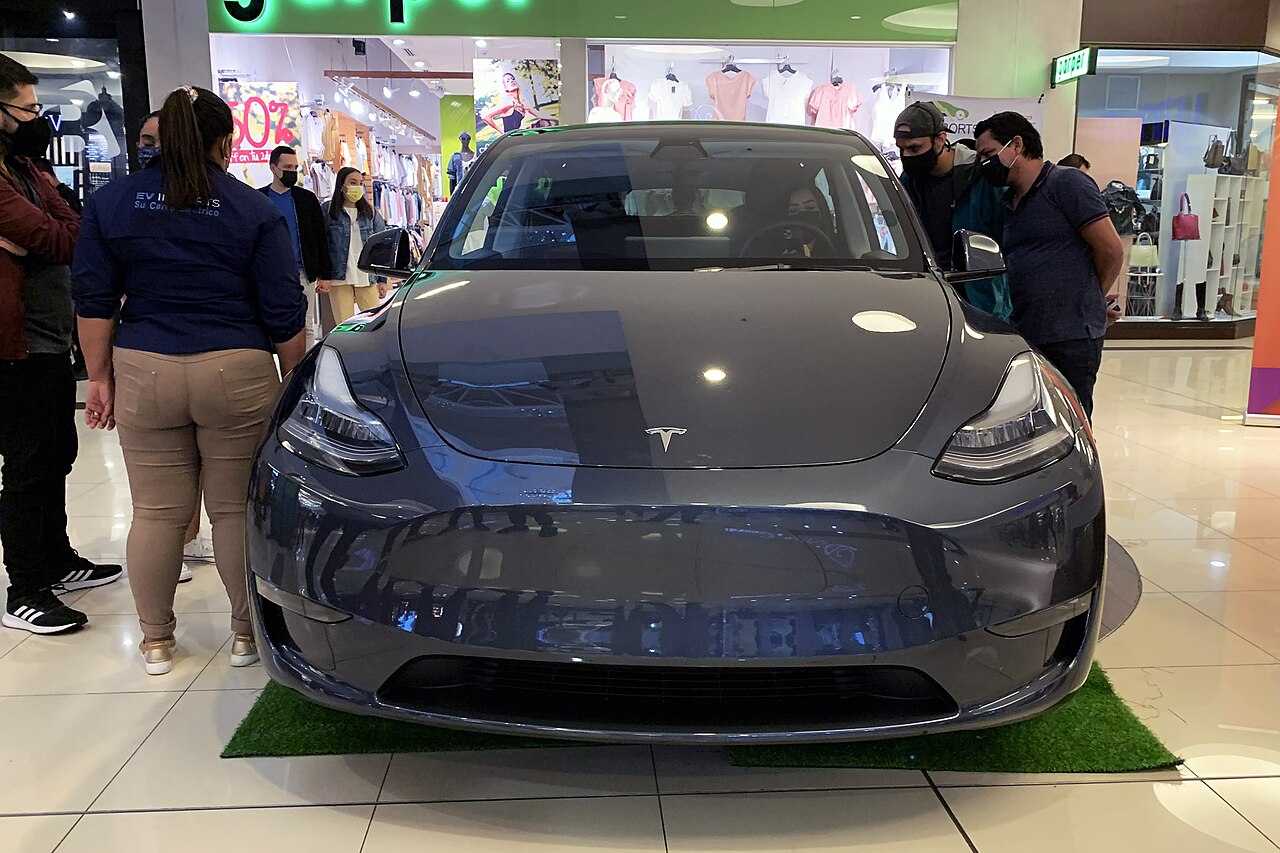 2021年款老版特斯拉Model Y前脸,二手市场主力年款
