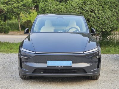 Tesla Model Y vs Toyota RAV4 Hybrid in Canada (2026): 5-Year Cost of Ownership, Rebates and Which One Really Saves You Money