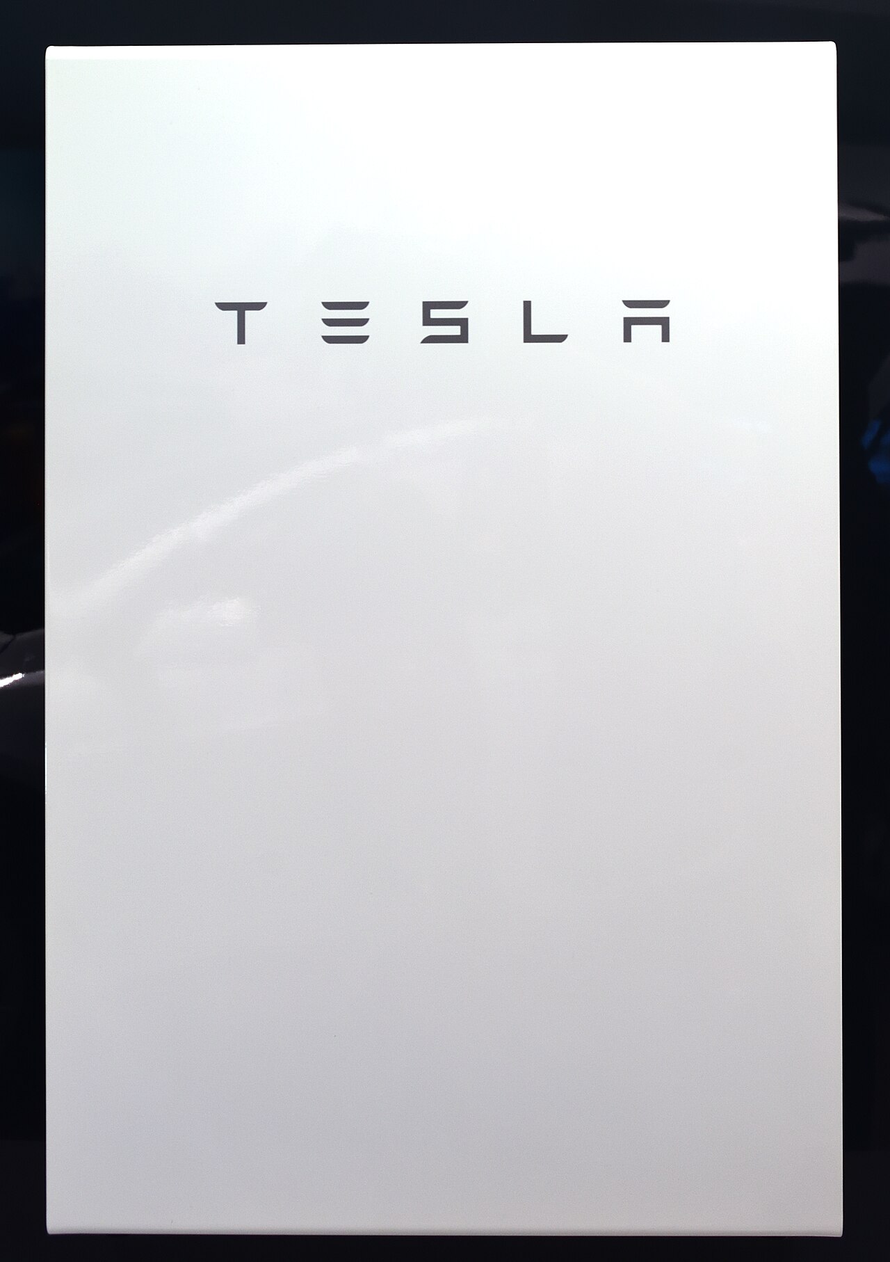 特斯拉Powerwall家庭储能电池,搭配太阳能给特斯拉充电
